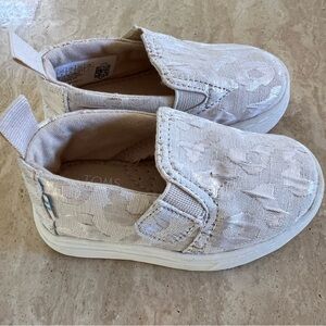TOMS Kids Floral Slip-On Sneakers - Cream/Metalic